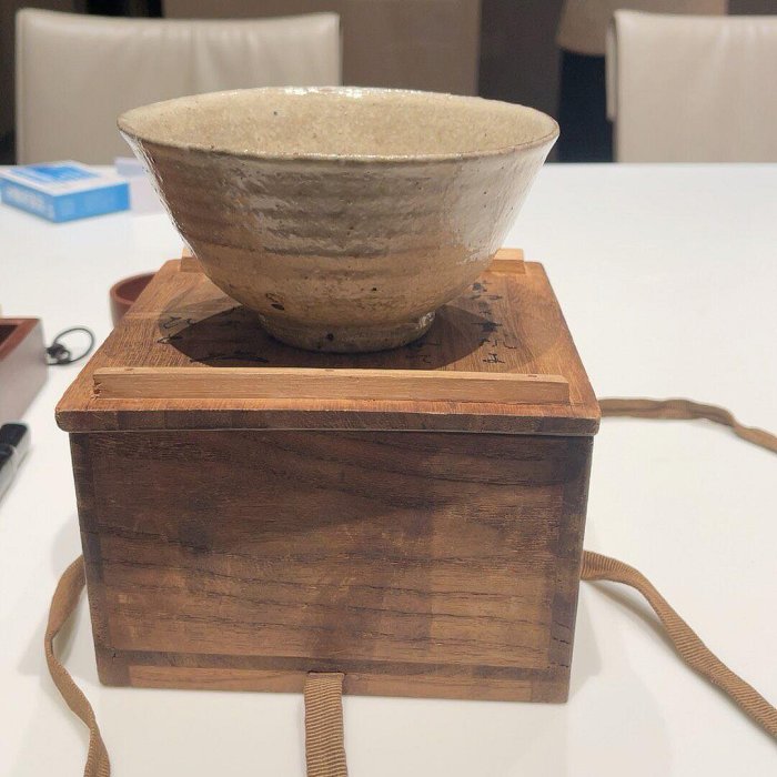 粉引茶碗原箱老古董釉色流暢飽滿，開片均勻，原木箱保存，木箱有墨書