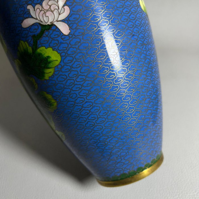 古玩輕鬆拍】老日本七寶燒(景泰藍) 掐絲琺瑯滿雲花卉紋銅口花瓶