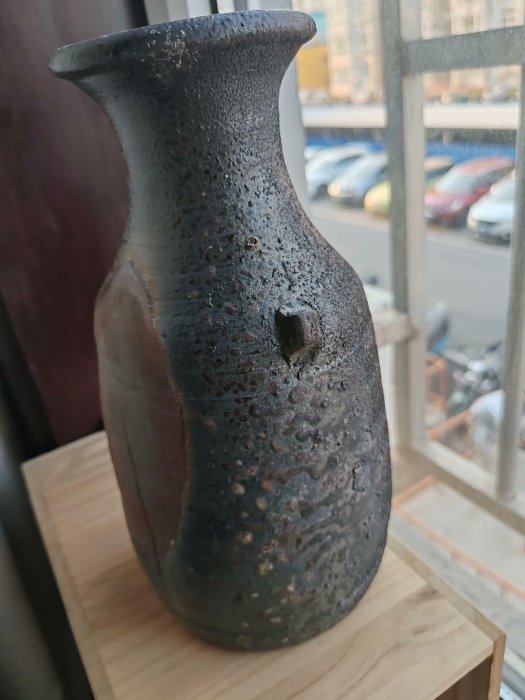 日本備前燒花瓶，山麗窯村上昭義大師精雕作品，傳統工法呈現獨特質感