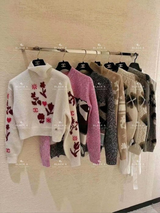 【BLACK A】CHANEL 24N Coco Neige 滑雪系列成衣 毛衣/ 羽絨外套/牛仔褲/針織衫/毛帽/雷鋒帽/圍巾/耳罩 價格私訊