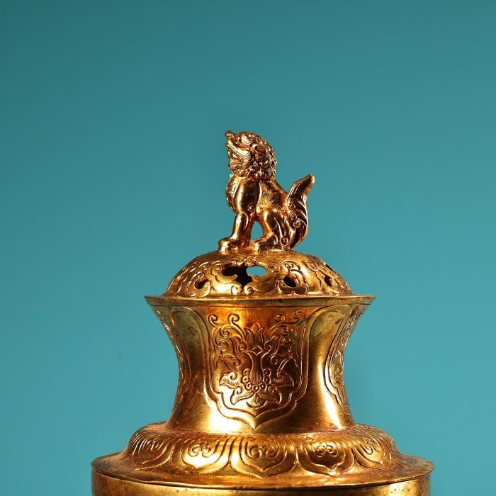 中国古美術品・珍品純銅製・高浮彫鎏金繍球香炉香囊・透彫・熏香炉・檀木箱付・香道具 珍品舊藏收純銅全銅高浮雕鏨刻鎏金熏香爐工藝精湛器型款式精美重2400克