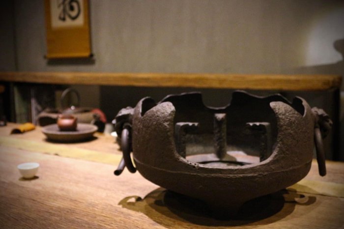 若茶道具古美術畠春斎荒肌獅耳鉄破風炉共箱瓶掛火炉火鉢日本茶道具（售