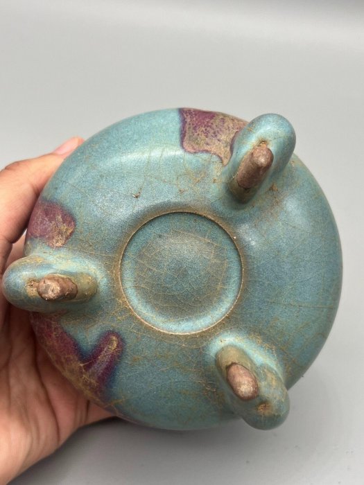 ＊中国古美術/鈞窯紫斑窯変三足香炉/ 鈞窯紅斑香爐 Sold at Auction: 陶磁器 鈞窯天藍釉鼓釘三足