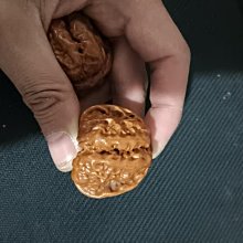 嚴選文玩核桃·蛤蟆頭青皮連體平皮41號4開背，品質上乘適合收藏家佩戴