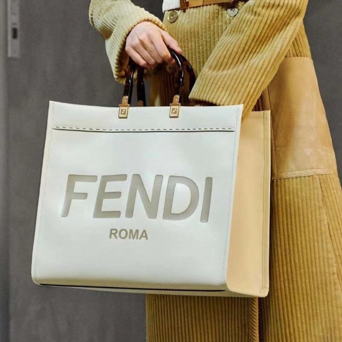 ◾︎未使用 タグ付◾︎ ディーゼル F-BOLD SHOPPER Ⅲ トートバッグ Wholesale Bolso de mano vintage con remaches para mujer