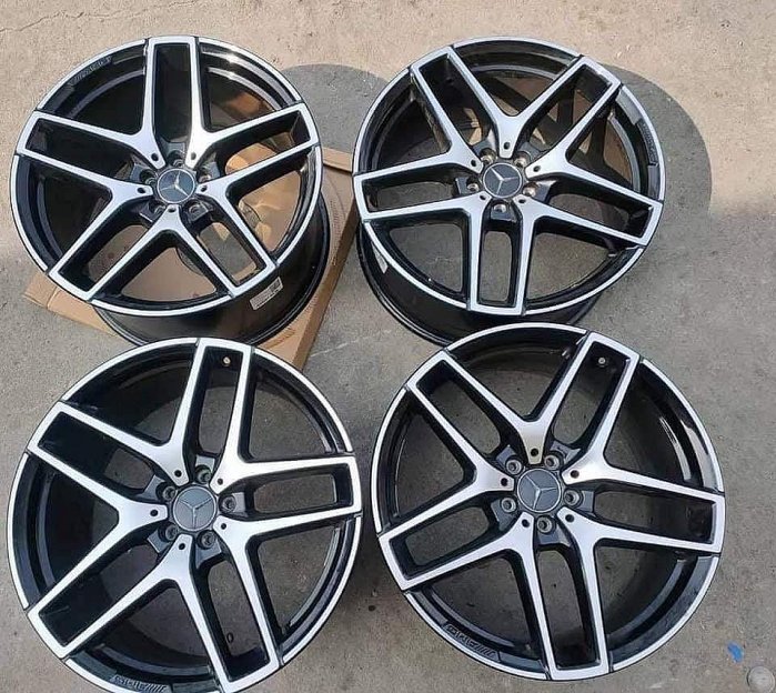 BENZ 原廠 GLE AMG 21吋前後配鋁圈     規格： 10J，ET52   11J， ET38    鋁圈4顆40000 台北市、