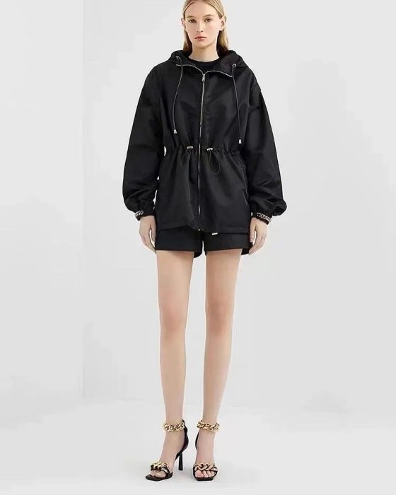 Karl Lagerfeld 黑色 挺括可拆袖防風防水連帽風衣外套 1698元