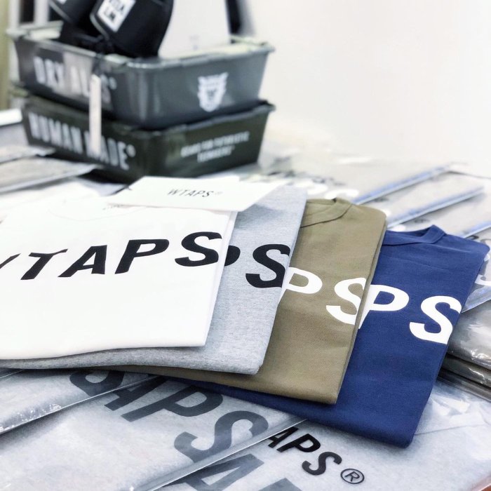 希望商店】 WTAPS BANNER / SS / COTTON 21SS 雙面WTVUA LOGO 短袖T恤