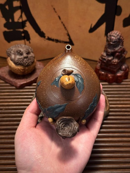 嚴選摹陳鳴遠260cc壽桃壺，原礦老紫泥手工藝品，氣質古樸透香收藏佳選
