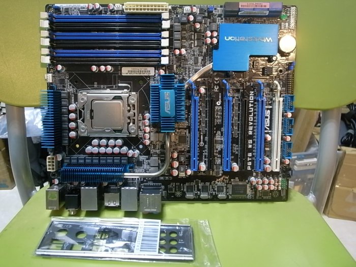 高雄路竹---華碩 P6T6 WS Revolution (含全新檔板)1366腳位，加Xeon E5640 (無扇)