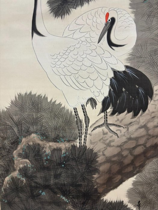 嚴選華石款《松鶴長春圖》，絹本單色裝裱，尺寸公分，骨質軸頭齊全，包