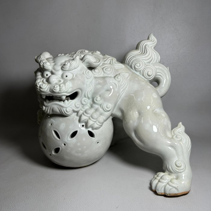 青磁 唐獅子狛犬一対 古玩 貫入あり 木米印風中国美術 古玩輕鬆拍】老日本九谷風玉取獅子/唐獅子/狛犬獅大型白磁置物厚瓷