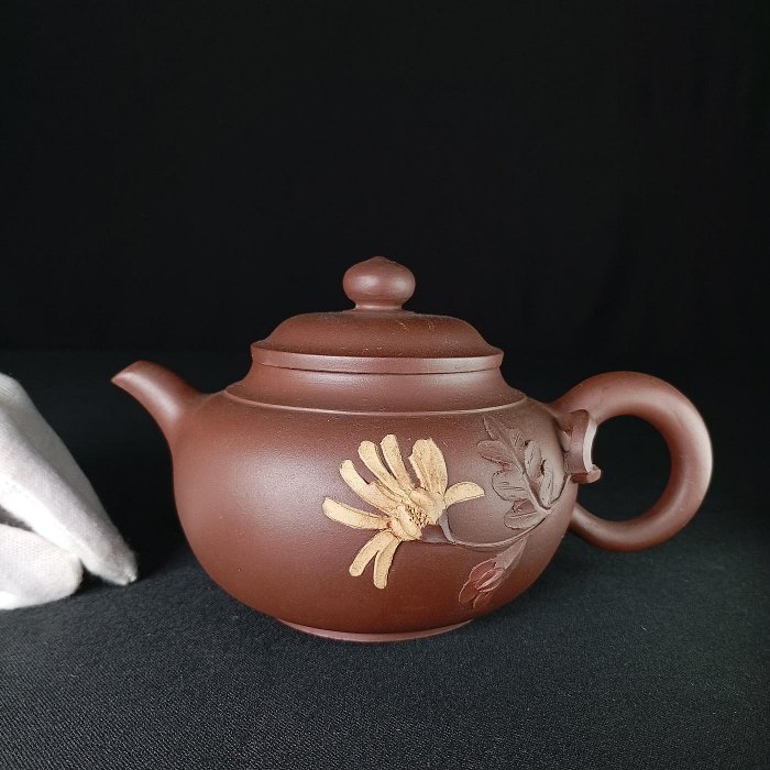 富貴標場』300起無擋方旭琴製紫泥花卉網狀出水紫砂壺CLY-7950-ZS