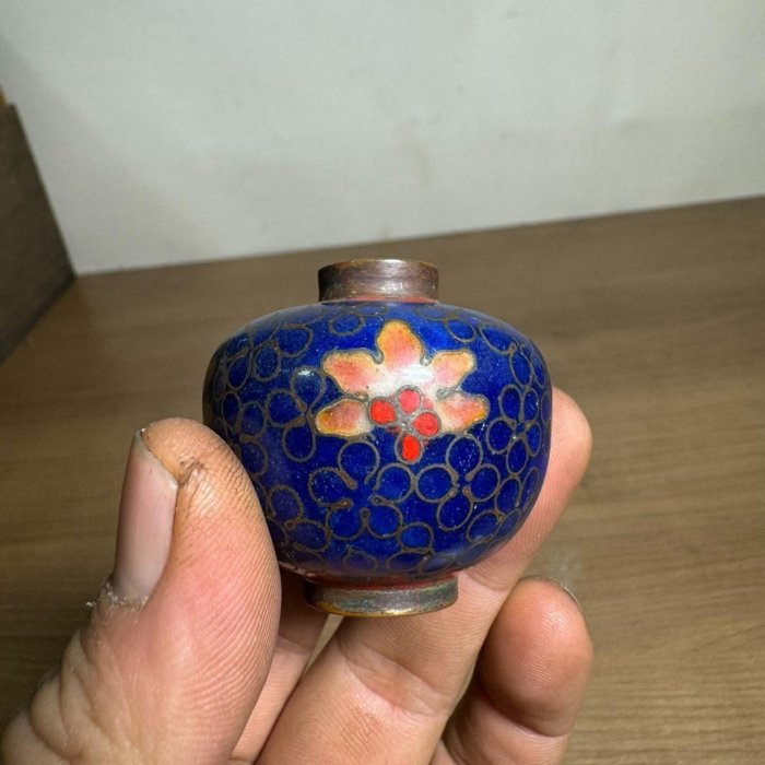 清代礦彩老銅胎景泰藍掐絲琺瑯鼻煙壺水盂銅胎掐絲工藝綠底色配金色花紋