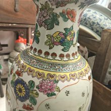 六十年代開窗粉彩大花瓶】景德鎮品，粉彩畫工一流，造型規整，釉面潤澤