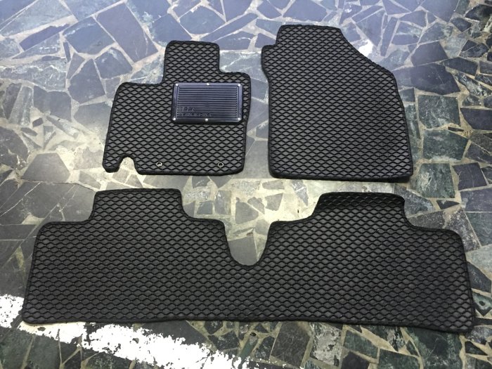 SUZUKI鈴木-前後座耐磨蜂巢地墊 腳踏墊 防水腳踏墊 橡膠 IGNIS 16-18年專用 背面三點式魔鬼氈固不滑動