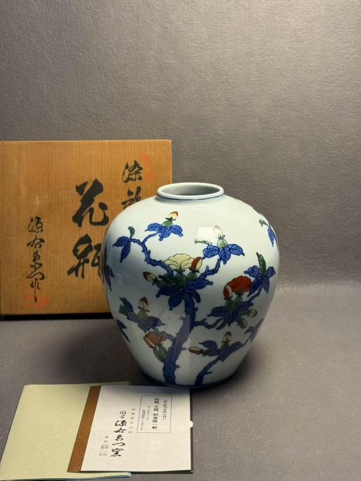 【未使用】　◆ 源右衛門窯 ◆ 　　　　　　　　　染付雲鶴　壺花瓶　元箱入 日系源右衛門窯手工青花染錦石榴圖花瓶，獨特口徑161mm設計，精美手繪