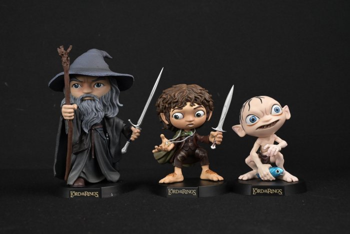 《玖隆蕭松和 挖寶網S》The Lord of the Rings 魔戒系列 經典哈比人 佛羅多 巴金斯/咕嚕/甘道夫 公仔 擺飾 共 3入  (10318)