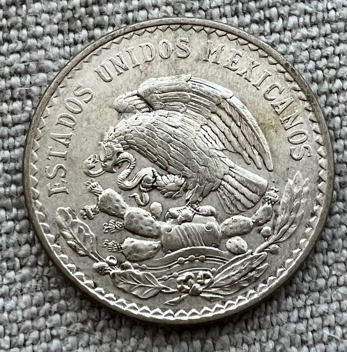 嚴選1948年墨西哥1比索銀幣，重達14克，純度50%銀，為罕見流通幣種