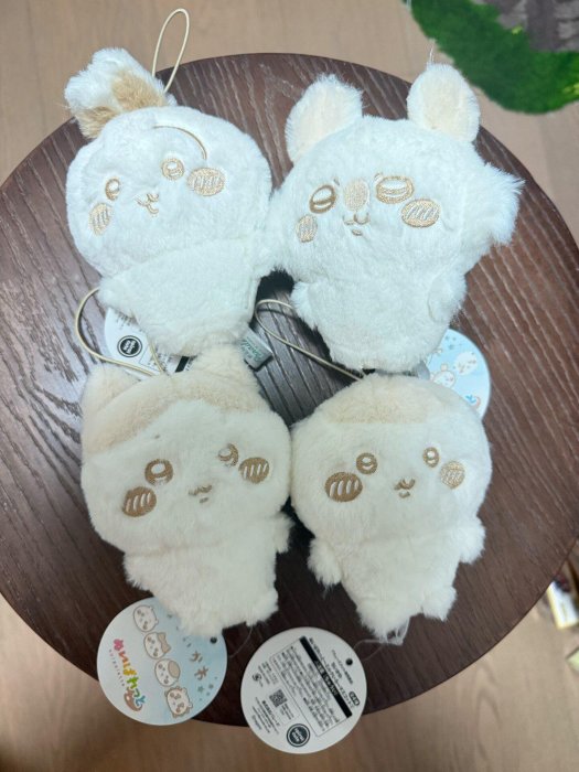 Chiikawa吉伊卡哇牛奶色飛鼠毛絨飾品，日本原裝全新附吊牌，毛絨超柔可懸掛於包或鑰匙上，適合收藏與贈送 飛鼠 毛絨 手信