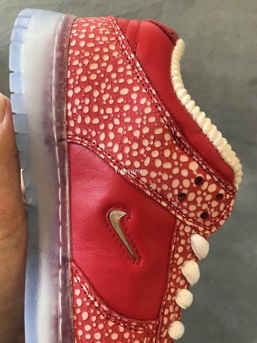 小熊海外購】Nike SB Dunk Low OG QS Magic Mushroom 迷幻蘑菇红白