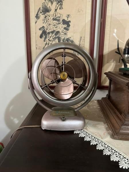 阿德古董店 美國沃納多循環扇1950年型號d16c1-1Vorna  電風扇 大同風扇 順風風扇  機械鐘 古董鐘 老鐘 老爺鐘 落地鐘 座鐘 全省買賣古董傢俱