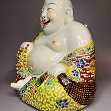 嚴選民國時期福建會館粉彩彌勒佛雕像，高20公分寬18公分，全新未損全品