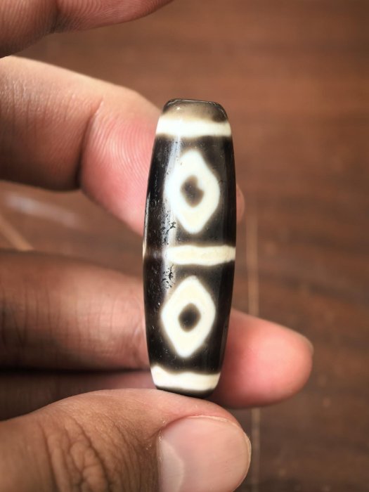 嚴選謝偉光手作天寶老謝天珠，融合三界金剛六眼智慧。獨特佛心設計