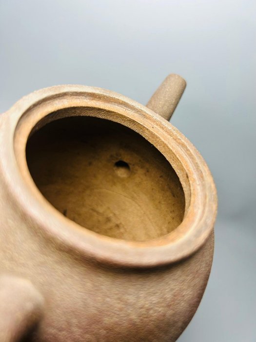 宜興紫砂原礦鐵砂作者王東石品名刻字壺130962 容量450cc 宜興紫砂原礦