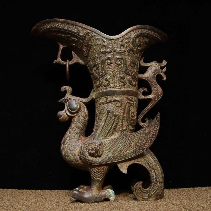 漢代銅鳳爵杯青銅器擺件龍鳳呈祥造型整體造型精美，鳳鳥姿態生動，紋飾