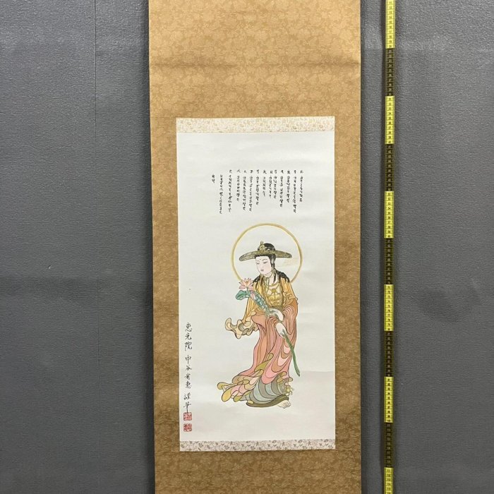 天臺宗高僧中谷宥惠創作《觀音像》佛系工筆畫，陶瓷軸頭綾裱紙本，尺寸