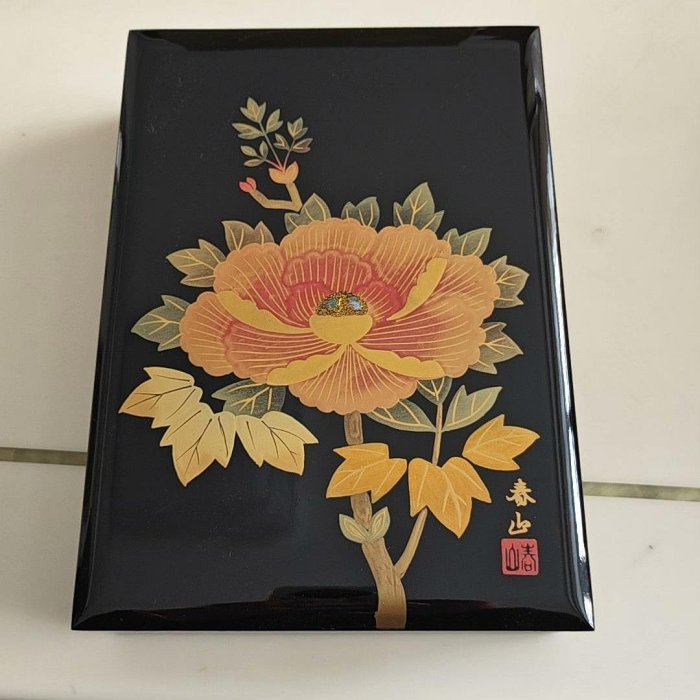 【民藝】漆器椀 龍牡丹 嚴選2676日本回流金蒔繪牡丹紋漆器文房盒，黑色亮澤漆面，工藝復古牡丹