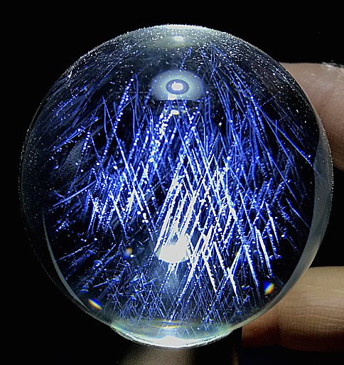 水晶球 39mm千層幽靈水晶球(b022) 千層景天然無入色的幽靈水晶已越來越