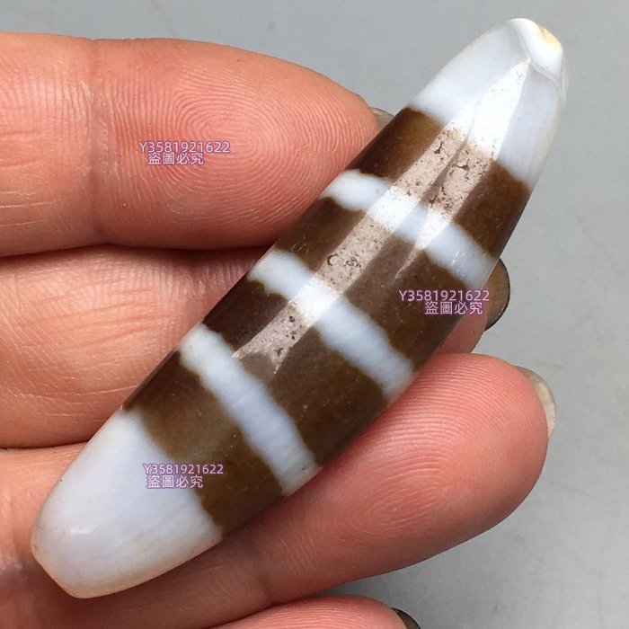 188藏傳線珠馬蹄紋風化老天珠，尺寸59.4×15.6左右，材質瑪瑙，玉髓，1