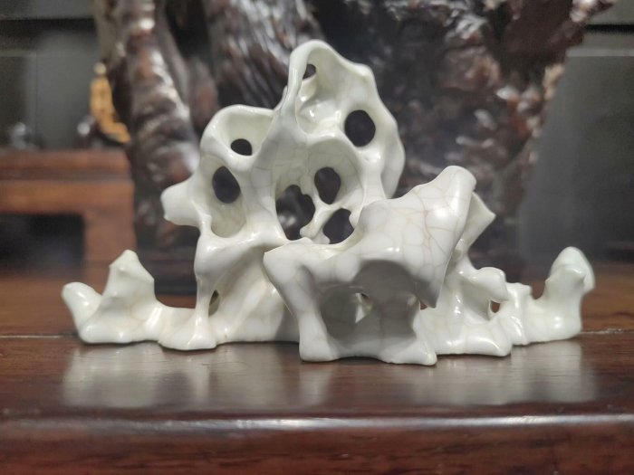 二手】哥窯文房筆架山，造型獨特像太湖石，胎質潔白細膩，開片自然流暢