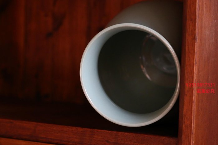 初代宮永東山作青瓷花瓶高20.2cm直徑14cm. 素雅高潔釉色肥美體古董老