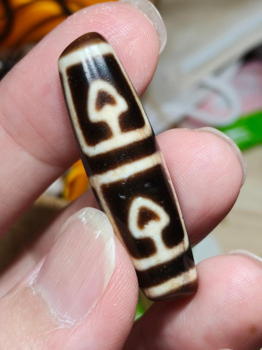 至純天珠極致牙黃菩四眼提天葉珠通體牙黃，對比漂亮，珠體油潤，完整
