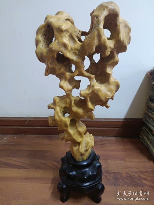 嚴選天然黃太湖石風水擺件，精工細琢尺寸23×15×52cm，實用又高雅