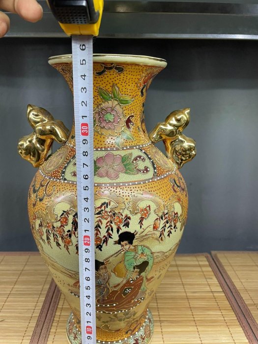薩摩燒雙龍耳大花瓶約明治時期人物彩繪皇家藝術孤品雕花花瓶明治陶瓷