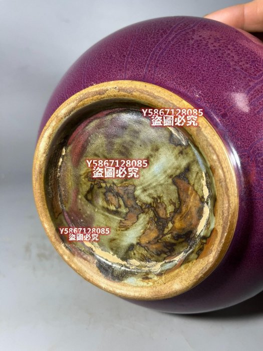 舊藏：鈞窯長頸瓶！本品器型規整；玫紅釉色溫韻如玉。自然窯變；渾然