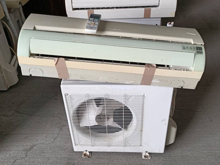 大台南冠均二手貨--國際 1對1分離式冷氣 1噸 4-5坪 冷氣機 *窗型冷氣/冰箱/洗衣機/電視/家具/床組 F27