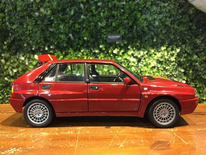 Kyosho Lancia Delta HF Integrale レッド Kyosho 1/18 Lancia Delta HF Integrale Edizione Finale