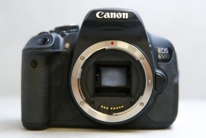 【台南橙市3C】Canon EOS 650D 單機身 二手 APS-C 單眼相機 快門次數約16,6XX #96478