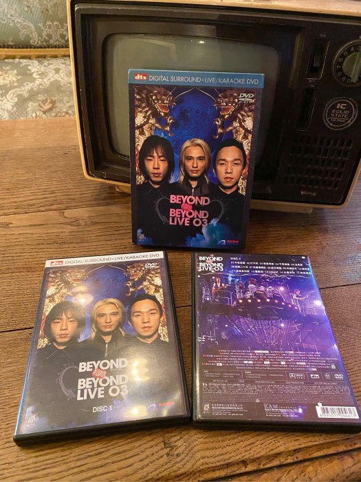 香港搖滾樂團Beyond 超越Live 03 演唱會卡拉ok 雙片DVD 附彩色曲目簡介