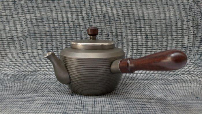 日本金工藝品茶道具~精美日本側把錫茶壺，日本大阪煙波浪華傳統手作錫