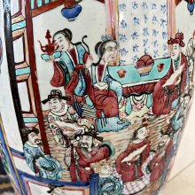 清代時期，同治粉彩故事人物大花瓶，滿粉彩，兩面幾十個人物，口沿有磕