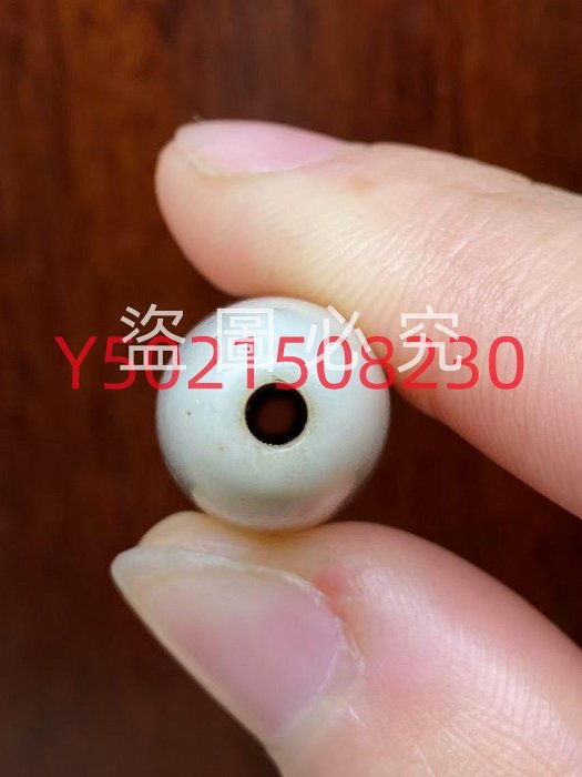 瑪瑙白肉財神天珠一顆珠子肉質很細形狀不規則圓柱非常有味道的一顆美珠