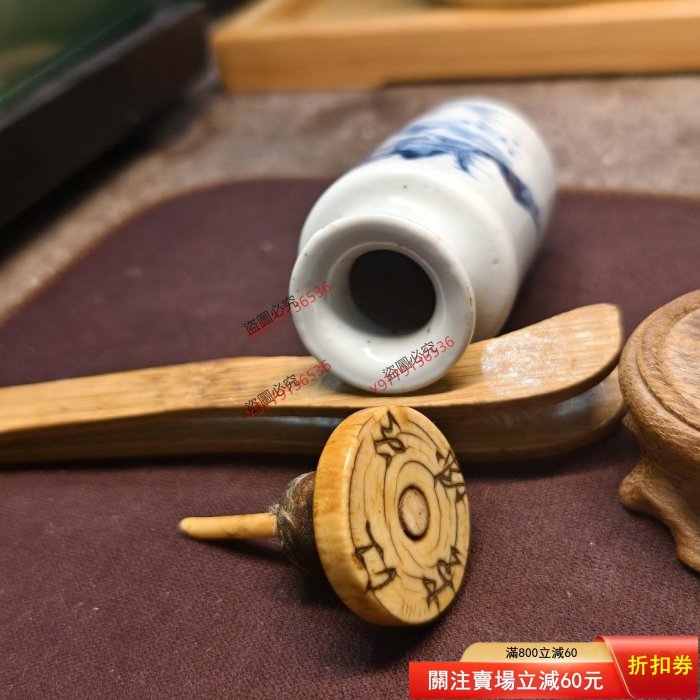 清代嘉慶青花山水人物棒槌瓶，品相完好白瓷胎體，青花山水畫工精美，亭