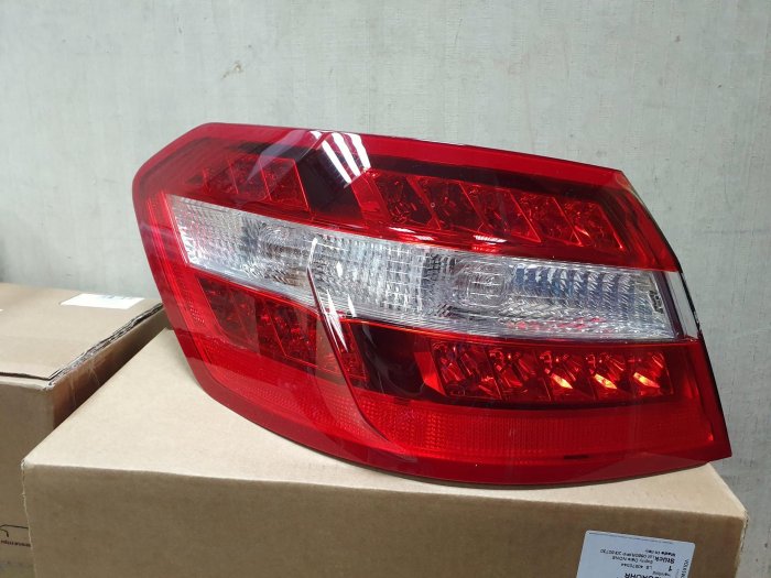 BENZ Parts W212 E CLASS 左外尾燈 原廠件