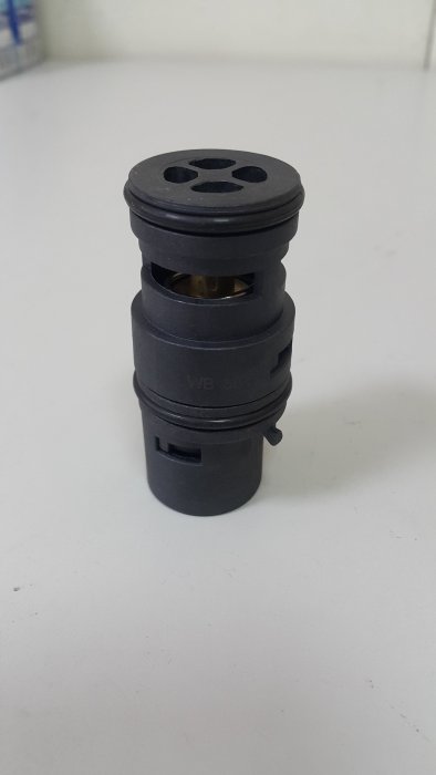 BMW X3 E83 2004-2006 (80度) 節溫器(裝在副水桶裡面的) 水箱節溫器